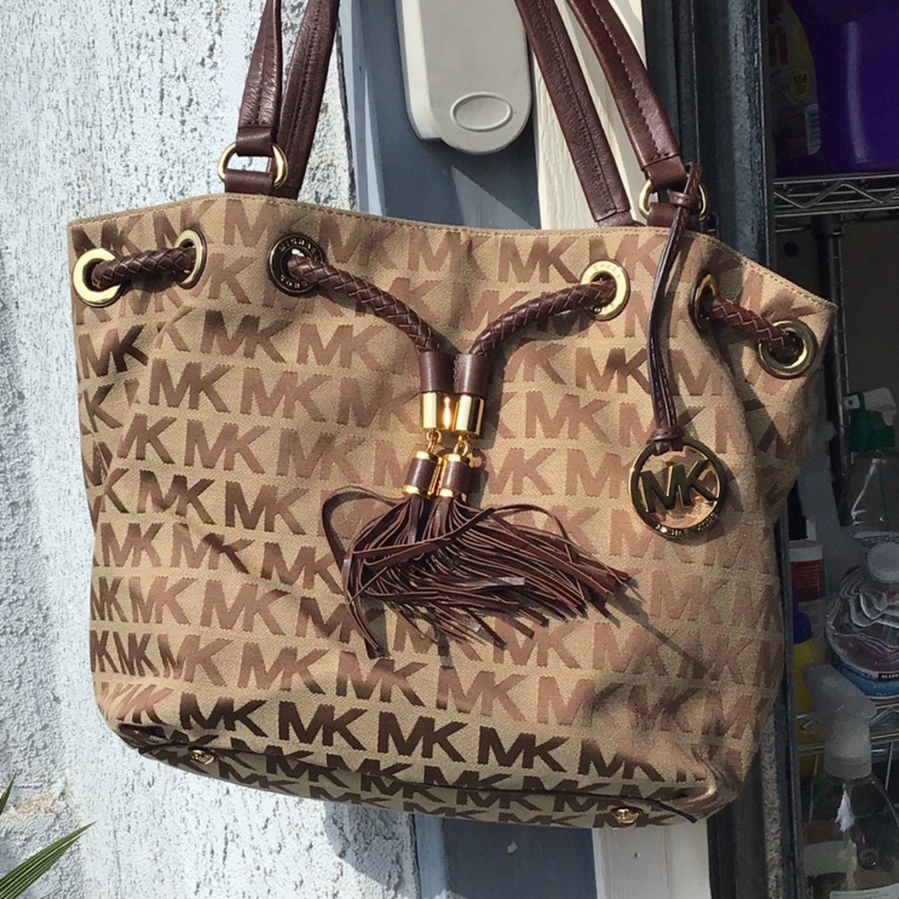 Michael kors satchel handbag
